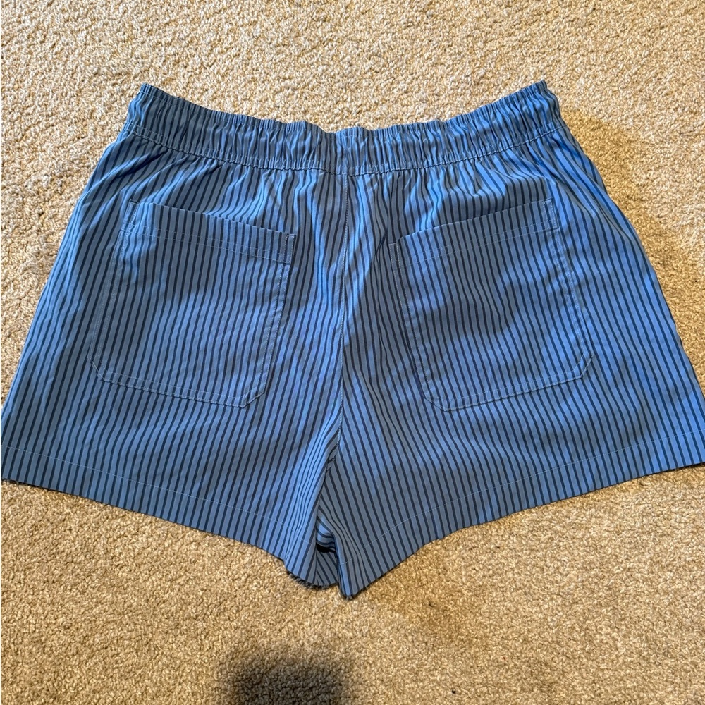 Athleta Blue Striped Women’s Elastic-Waist Shorts - M